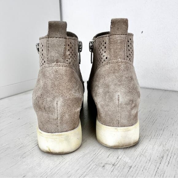 Steve Madden Wedgie sneaker tan suede ankle boot size 8 - Picture 4 of 9